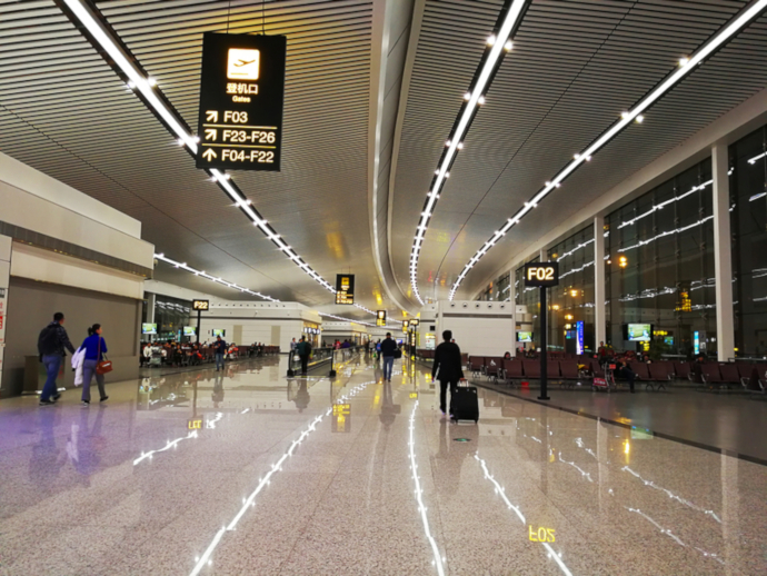 Chongqing Airport is a hub for China Express Airlines, China Southern Airlines, Chongqing Airlines, Shandong Airlines, Sichuan Airlines, Tianjin Airlines, West Air and Xiamen Air. 